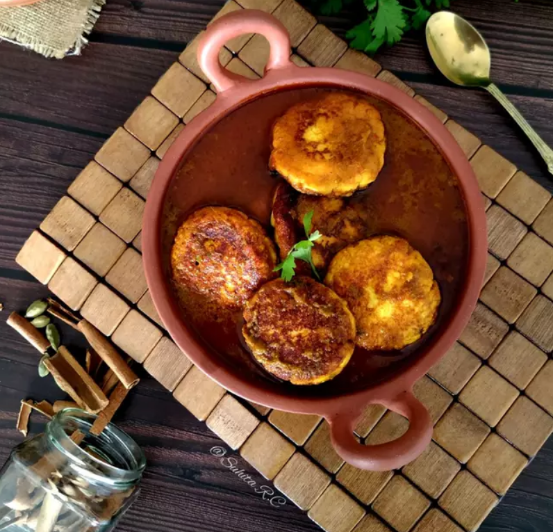 Чанар Дална (бенгальский домашний творог и картофельное карри)