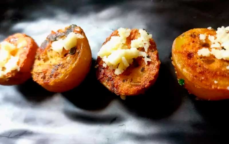 Хрустящий картофель с сыром и специями